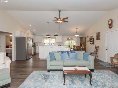 2807 18th Ave, Forest Grove, OR 97116 - photo 3