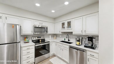 818 Washburn Ave -11