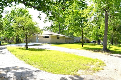 This circle driveway is offering ample