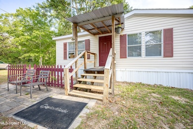 8708 Maple Ave, Ocean Springs, MS 39564 - photo 4