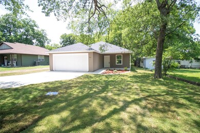 207 N Bond St, Whitewright, TX 75491 - photo 2