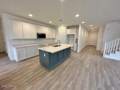 10 Kitchen, Great Rm & Front Hallway 379