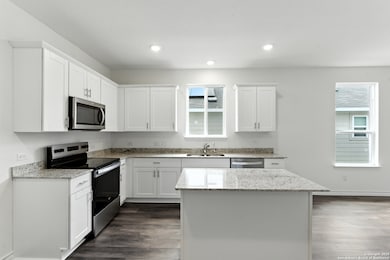 939 Bluegrass Point, New Braunfels, TX 78130 - photo 2