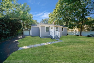 2 Myrtle Ln, Coram, NY 11727 - photo 3