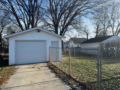 1 1/2 Stall Garage