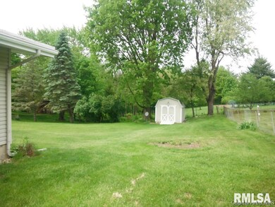 143 Lakeland Dr, Galesburg, IL 61401 - photo 2