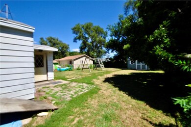 2125 E 24th St, Des Moines, IA 50317 - photo 6