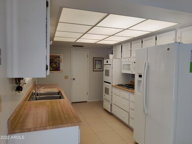 Full Kitchen & Pantry