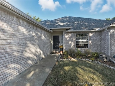 Recessed front entrance gives privacy
