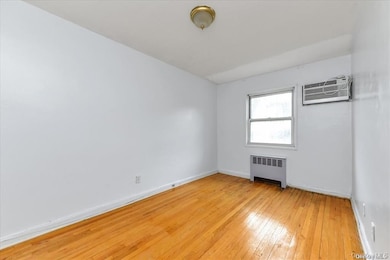 68-02 140th St unit A, Flushing, NY 11367 - photo 6