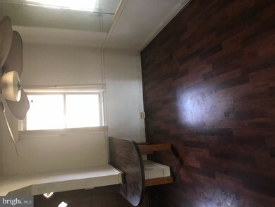 2922 Edgecombe Cir S, Baltimore, MD 21215 - photo 3