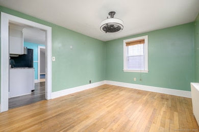 279 Knapps Hwy, Fairfield, CT 06825 - photo 4