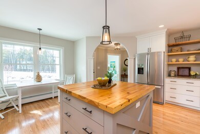 Kitchen - breakfast nook