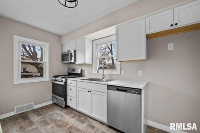 1724 W 48th St, Davenport, IA 52806 - photo 7