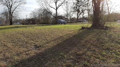 202 E John St, Henryetta, OK 74437 - photo 3