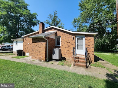 452 Graythorn Rd, Middle River, MD 21220 - photo 2