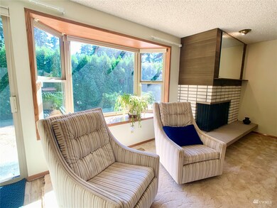 Bay window provides lots of natural light.  Southern exposure.