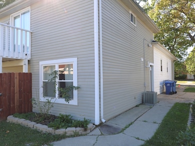 917 N Linden Ave, Waukegan, IL 60085 - photo 2