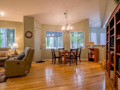 Living Room/Dining