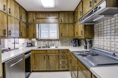 1145 Forest Oaks Ln, Hurst, TX 76053 - photo 6