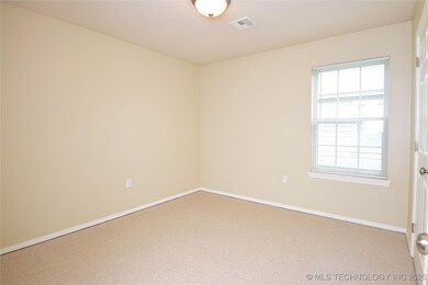 6018 S Newport Ave, Tulsa, OK 74105 - photo 7