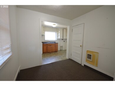 509 W 10th St, the Dalles, OR 97058 - photo 4