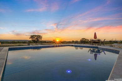 647 Funf Kinder Rd, Fredericksburg, TX 78624 - photo 4