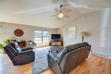 3625 Big Horn Rd SW, Cedar Rapids, IA 52404 - photo 4