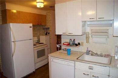 3739 Deveaux St, Niagara Falls, NY 14305 - photo 2