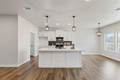 1927 N Wilhite St, Cleburne, TX 76031 - photo 4