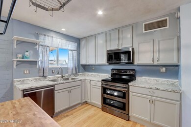 14-web-or-mls-W Osborn Rd-014