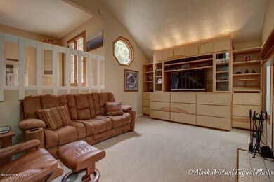 Maple Custom Cab in Lvg Rm