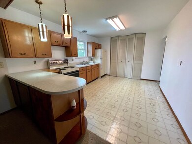 1504 Rue Royale Ct, Kokomo, IN 46902 - photo 2