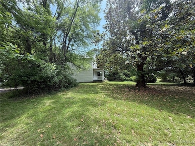 View of grassy yard
