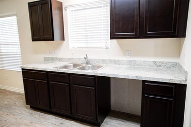 1504 Dove Cir, Ennis, TX 75119 - photo 6