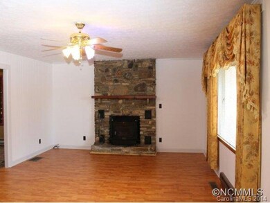 17 Ridgewood Acres Dr unit 2, Hendersonville, NC 28792 - photo 2