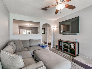 864 W Redbud Dr, Hurst, TX 76053 - photo 6