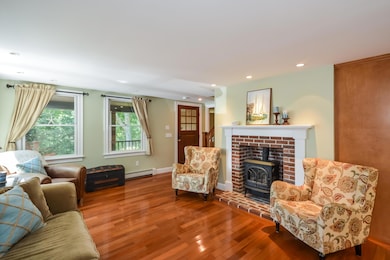 004-photo-living-room-6159991