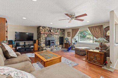 9266 Lower River Rd, Grants Pass, OR 97526 - photo 6