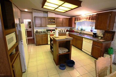6) Kitchen