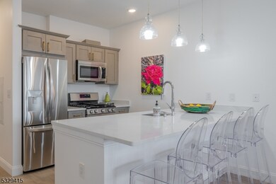 1026 Stuyvesant Ave unit 407, Union, NJ 07083 - photo 5