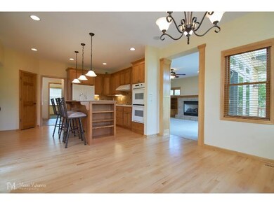 Open Kitchen/Dining Room for easy entertaining. Al