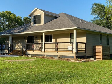 208 N Shirley St, Alvin, TX 77511 - photo 2