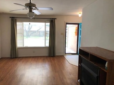 303 Melody Ln, Gainesville, TX 76240 - photo 3