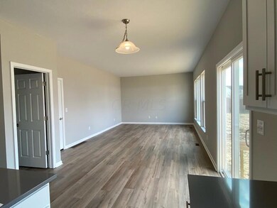 907 Harbinger Cir E, Columbus, OH 43213 - photo 7