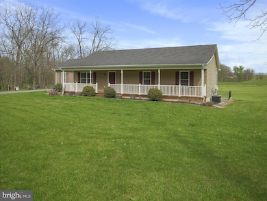 403 W Blakeley Dr, Charles Town, WV 25414 - photo 4