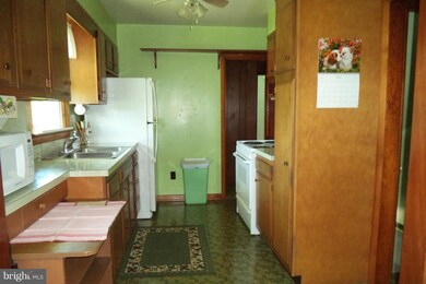 68 Dawson St, Berkeley Springs, WV 25411 - photo 6