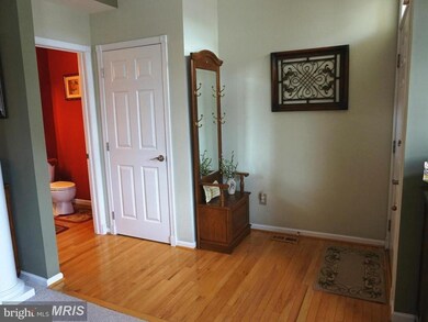 25832 Kirkwood Square, Chantilly, VA 20152 - photo 2