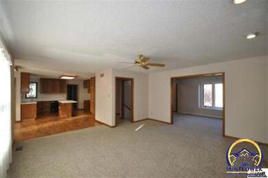 3807 SW Lincolnshire Rd, Topeka, KS 66610 - photo 3