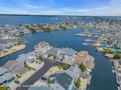 526 Lake Ct, Mantoloking, NJ 08738 - photo 2